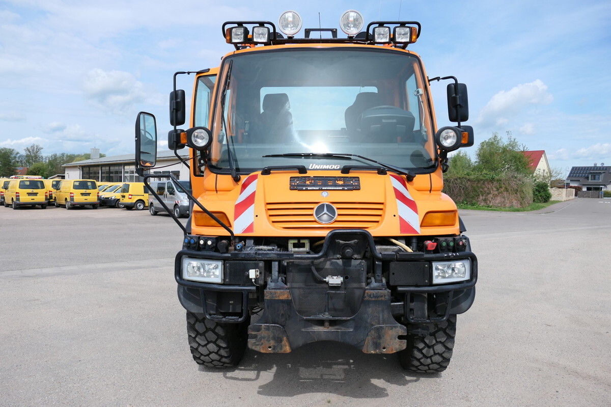 UNIMOG U400 405/12 AHK KLIMA ZAPFWELLE vorn SFZ KOMMUN - Lastbil med lad, Utility/ Speciel maskine: billede 2 UNIMOG U400 405/12 AHK KLIMA ZAPFWELLE vorn SFZ KOMMUN - Lastbil med lad, Utility/ Speciel maskine: billede 2