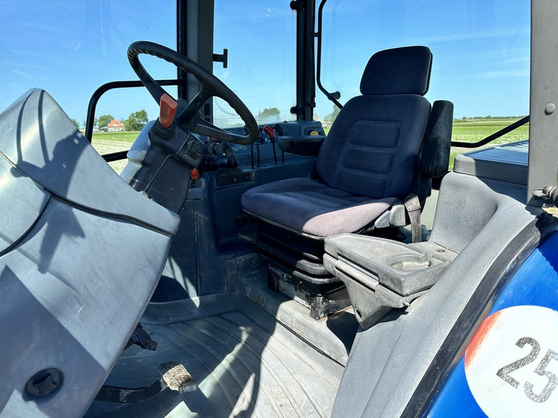 New Holland 8260 - Traktor: billede 5 New Holland 8260 - Traktor: billede 5