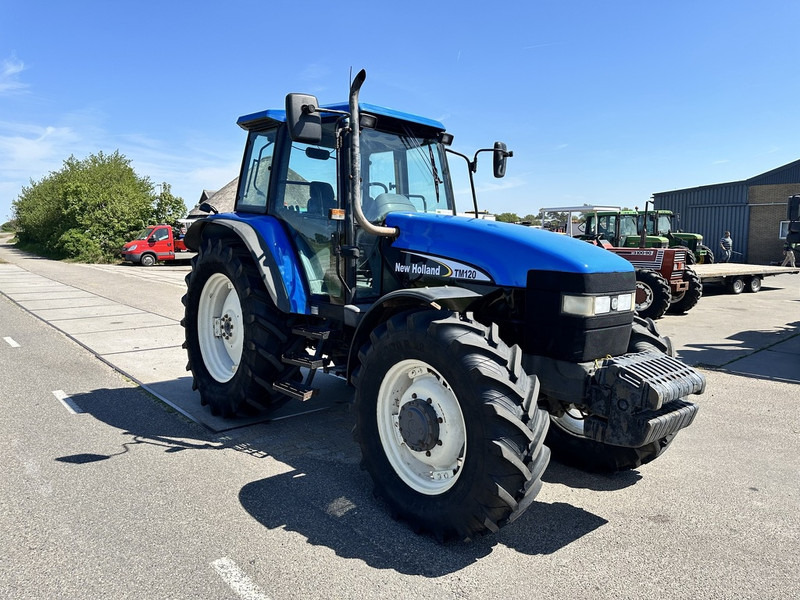 New Holland 8260 - Traktor: billede 4 New Holland 8260 - Traktor: billede 4