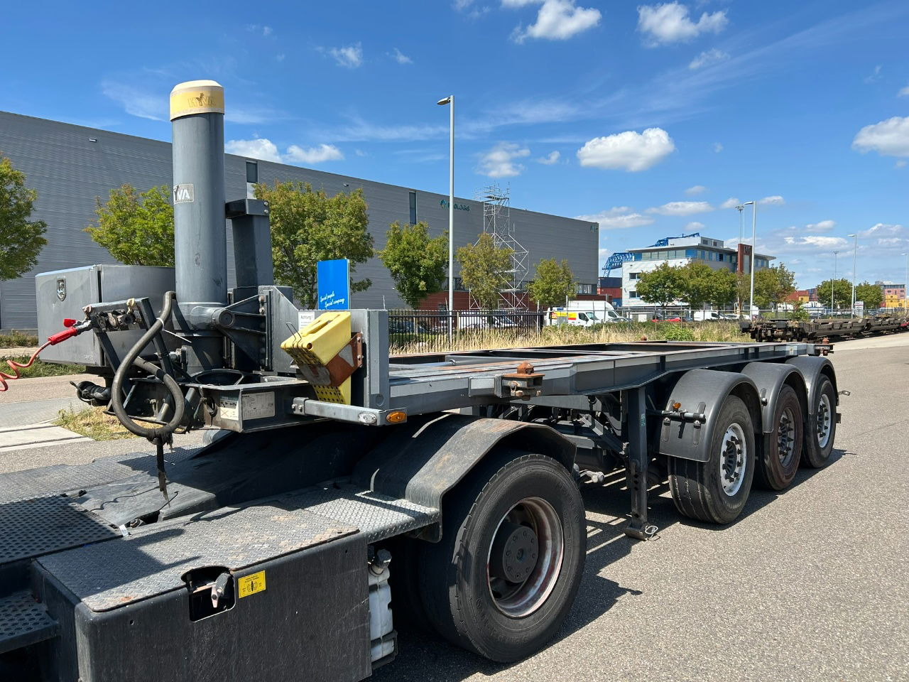 Mafa 2 x in stock 20 ft tipping chassis / disc brakes / lifting axle / alcoa wheels - Containerbil/ Veksellad sættevogn: billede 1 Mafa 2 x in stock 20 ft tipping chassis / disc brakes / lifting axle / alcoa wheels - Containerbil/ Veksellad sættevogn: billede 1