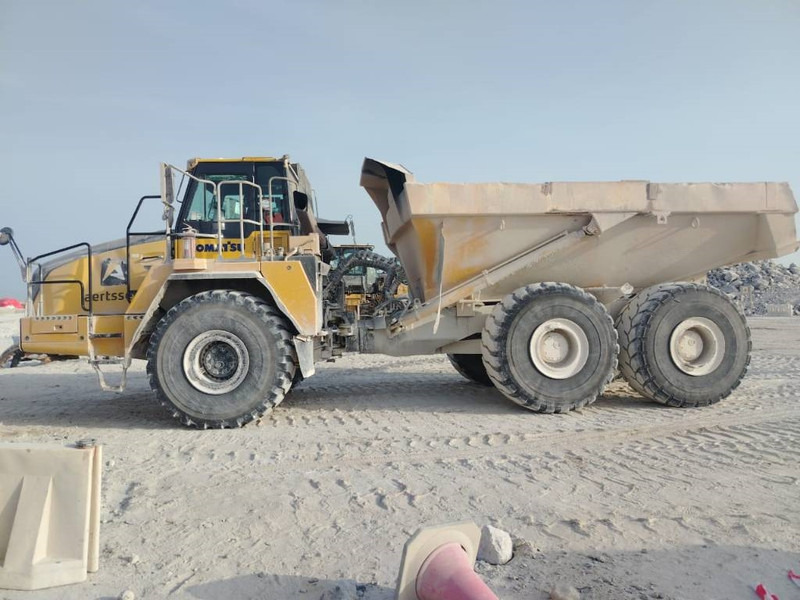Komatsu HM400-3R (4 pieces available in Abu Dhabi) - Knækstyret dumper: billede 1 Komatsu HM400-3R (4 pieces available in Abu Dhabi) - Knækstyret dumper: billede 1