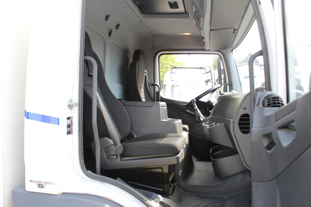 Mercedes-Benz Atego 1221 E6 Koffer Klima LDW Schalter LBW - Lastbil varevogn: billede 4 Mercedes-Benz Atego 1221 E6 Koffer Klima LDW Schalter LBW - Lastbil varevogn: billede 4