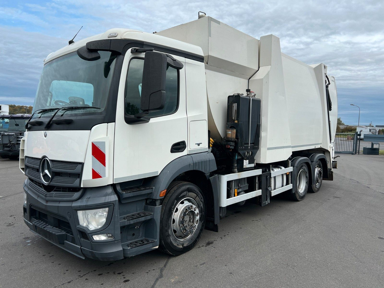 Mercedes-Benz Antos 2533 6x2 Seitenlader Faun Sidepress Mercedes-Benz Antos 2533 6x2 Seitenlader Faun Sidepress - Affaldsmaskine: billede 1 Mercedes-Benz Antos 2533 6x2 Seitenlader Faun Sidepress Mercedes-Benz Antos 2533 6x2 Seitenlader Faun Sidepress - Affaldsmaskine: billede 1