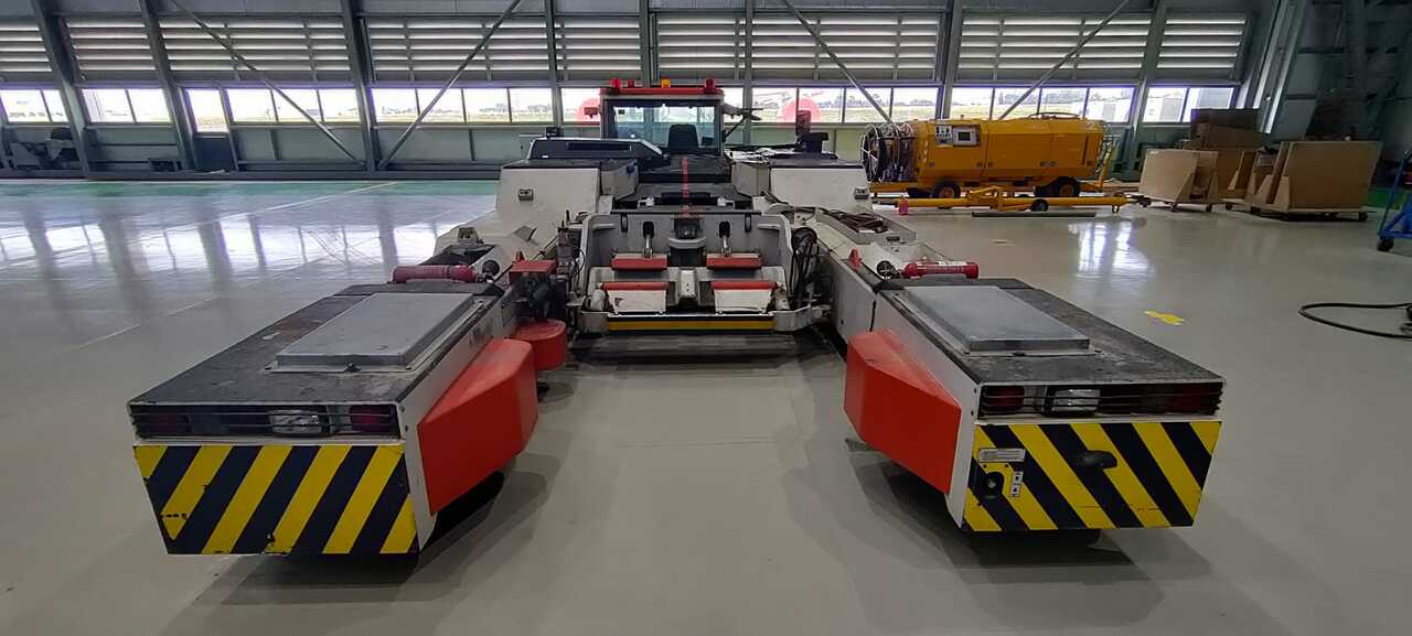 Douglas - Kalmar 280 - Push-back traktor: billede 1 Douglas - Kalmar 280 - Push-back traktor: billede 1