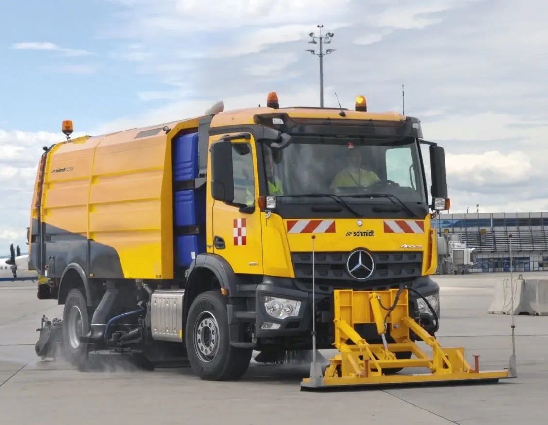 Runway Sweeper Schmidt AS990 - Fejebil: billede 5 Runway Sweeper Schmidt AS990 - Fejebil: billede 5