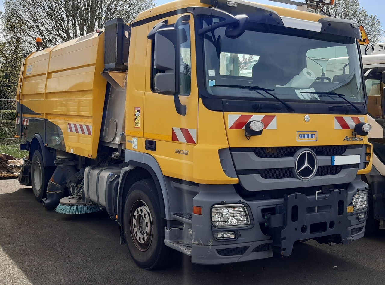 Runway Sweeper Schmidt AS990 - Fejebil: billede 1 Runway Sweeper Schmidt AS990 - Fejebil: billede 1