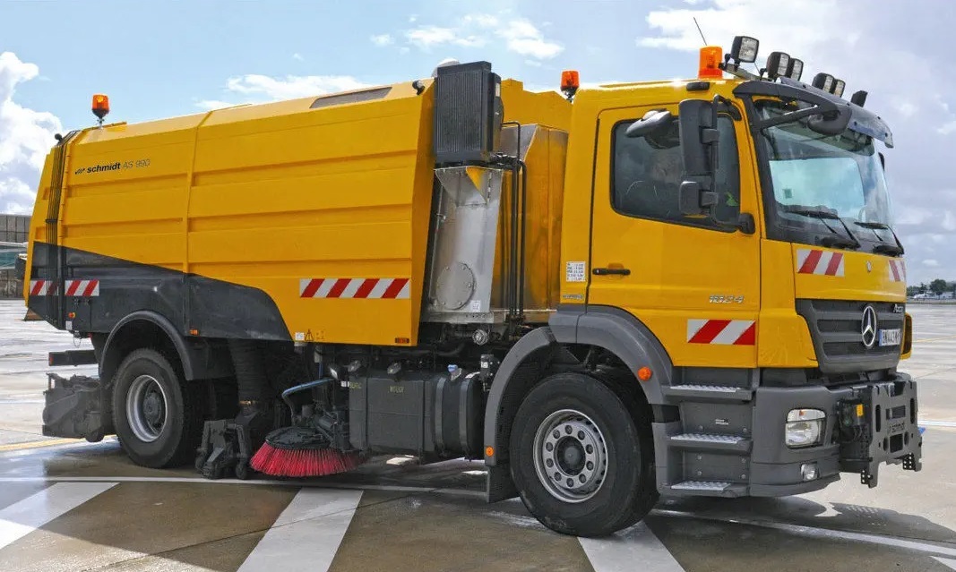 Runway Sweeper Schmidt AS990 - Fejebil: billede 3 Runway Sweeper Schmidt AS990 - Fejebil: billede 3