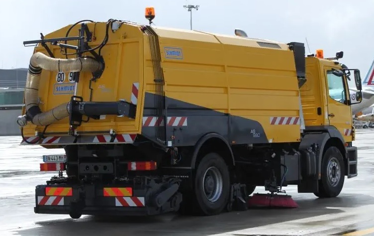 Runway Sweeper Schmidt AS990 - Fejebil: billede 2 Runway Sweeper Schmidt AS990 - Fejebil: billede 2