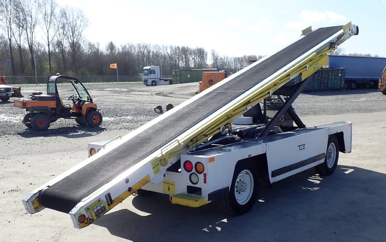 STEWART STEVENSON TUG Beltloader TUG 660-144 - Transportbånd til fly: billede 4 STEWART STEVENSON TUG Beltloader TUG 660-144 - Transportbånd til fly: billede 4