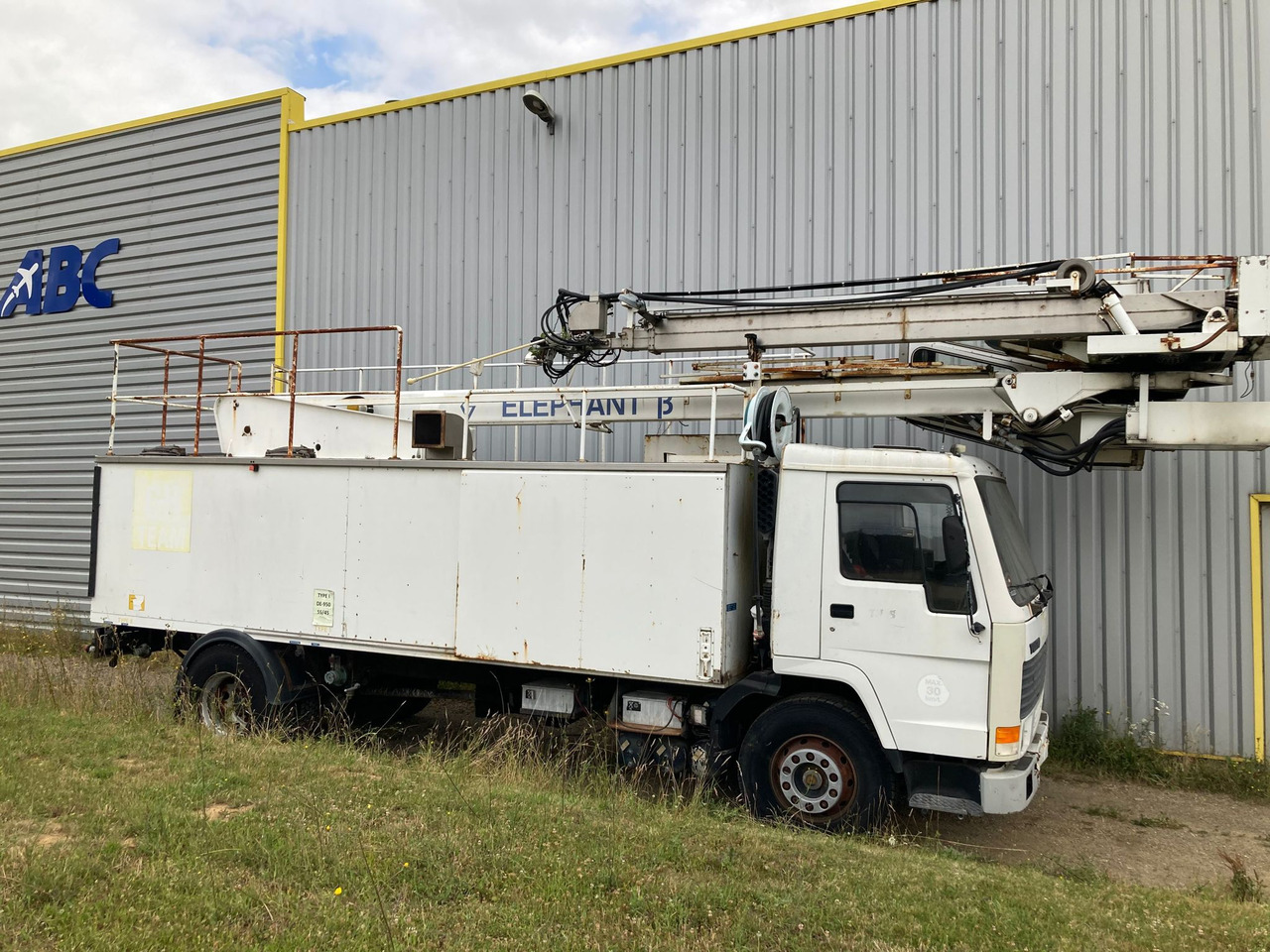 Vestergaard Deicer Elephant Beta on Volvo Chassis - Afisningsmaskine til fly: billede 1 Vestergaard Deicer Elephant Beta on Volvo Chassis - Afisningsmaskine til fly: billede 1