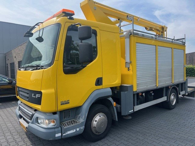 DAF LF 220 FA45.220 LF Custers T265-12.5 - Lastbil med mandskabslift: billede 1 DAF LF 220 FA45.220 LF Custers T265-12.5 - Lastbil med mandskabslift: billede 1