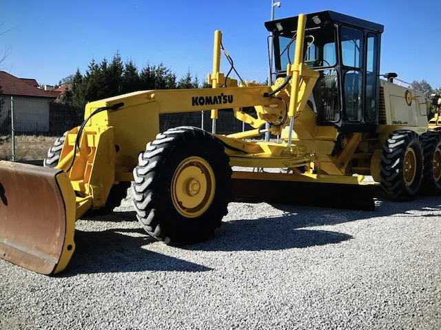 Komatsu GD530A mit 5-Zahn Heckaufreißer - Grader: billede 1 Komatsu GD530A mit 5-Zahn Heckaufreißer - Grader: billede 1
