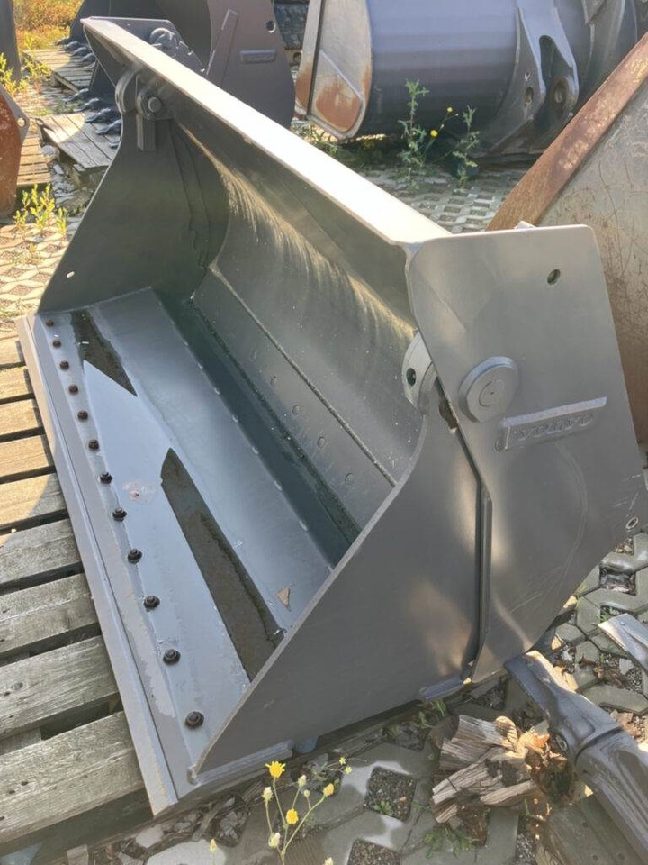 Volvo Klappschaufel mit Messer -P Aufnahme - Skovl: billede 4 Volvo Klappschaufel mit Messer -P Aufnahme - Skovl: billede 4