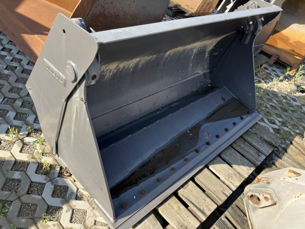 Volvo Klappschaufel mit Messer -P Aufnahme - Skovl: billede 1 Volvo Klappschaufel mit Messer -P Aufnahme - Skovl: billede 1