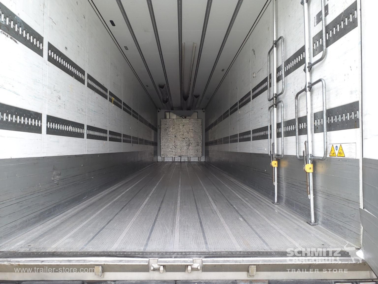 SCHMITZ Reefer Standard Taillift - Isotermisk sættevogn: billede 3 SCHMITZ Reefer Standard Taillift - Isotermisk sættevogn: billede 3