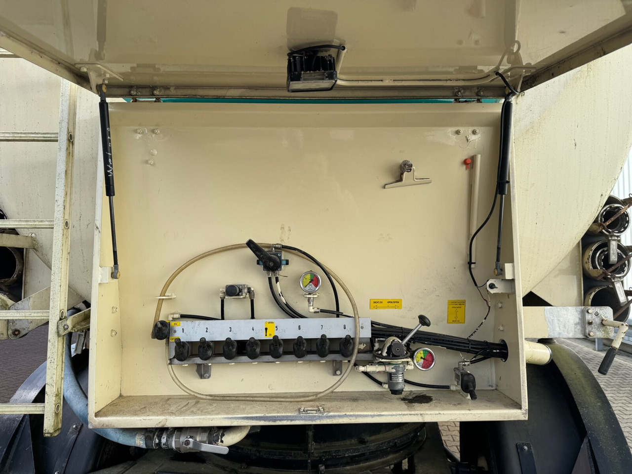 97WSL 33-24 Siloauflieger Welgro 97WSL 33-24 Siloauflieger, Lenkachse, 8 Kammern, ca. 51m³ - Silotrailer: billede 4 97WSL 33-24 Siloauflieger Welgro 97WSL 33-24 Siloauflieger, Lenkachse, 8 Kammern, ca. 51m³ - Silotrailer: billede 4