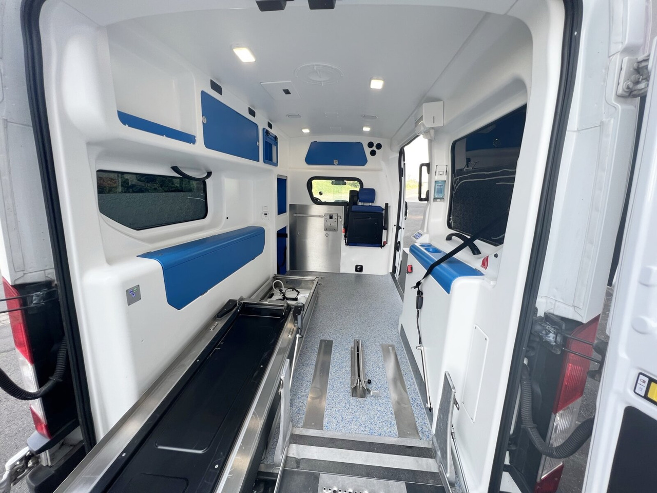Ford Transit 2.2 TDCI 4x2 Transit 2.2 TDCI 4x2, Krankentransporter - Ambulance: billede 5 Ford Transit 2.2 TDCI 4x2 Transit 2.2 TDCI 4x2, Krankentransporter - Ambulance: billede 5
