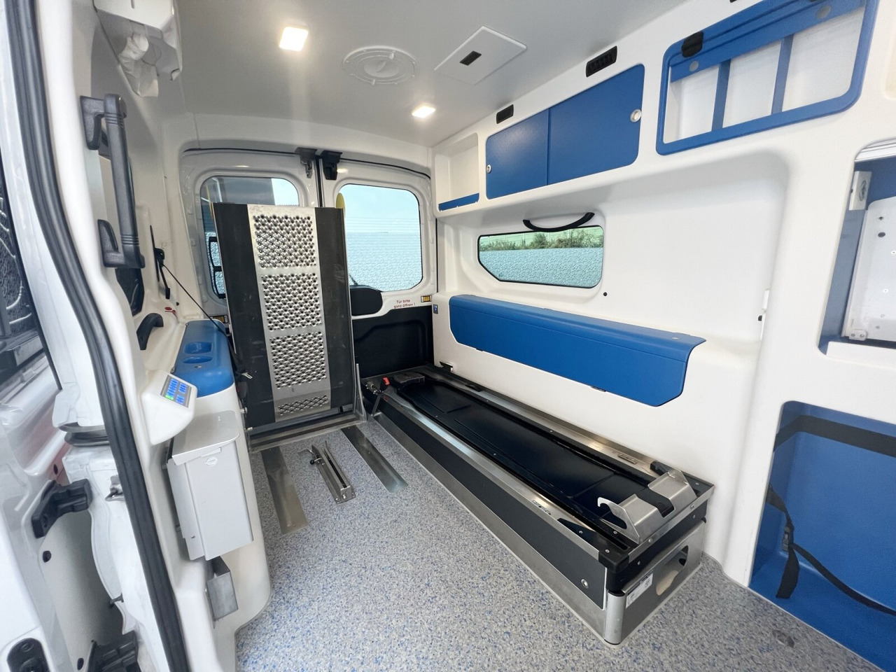 Ford Transit 2.2 TDCI 4x2 Transit 2.2 TDCI 4x2, Krankentransporter - Ambulance: billede 3 Ford Transit 2.2 TDCI 4x2 Transit 2.2 TDCI 4x2, Krankentransporter - Ambulance: billede 3