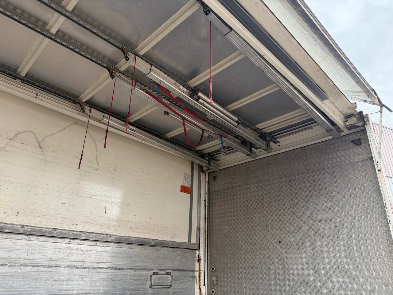 MAN TGM 22.290 6x2-4 LL TGM 22.290 6x2-4 LL, EEV, Lenkachse, 2x AHK, Getränkekoffer, LBW MBB - Lastbil varevogn: billede 3 MAN TGM 22.290 6x2-4 LL TGM 22.290 6x2-4 LL, EEV, Lenkachse, 2x AHK, Getränkekoffer, LBW MBB - Lastbil varevogn: billede 3