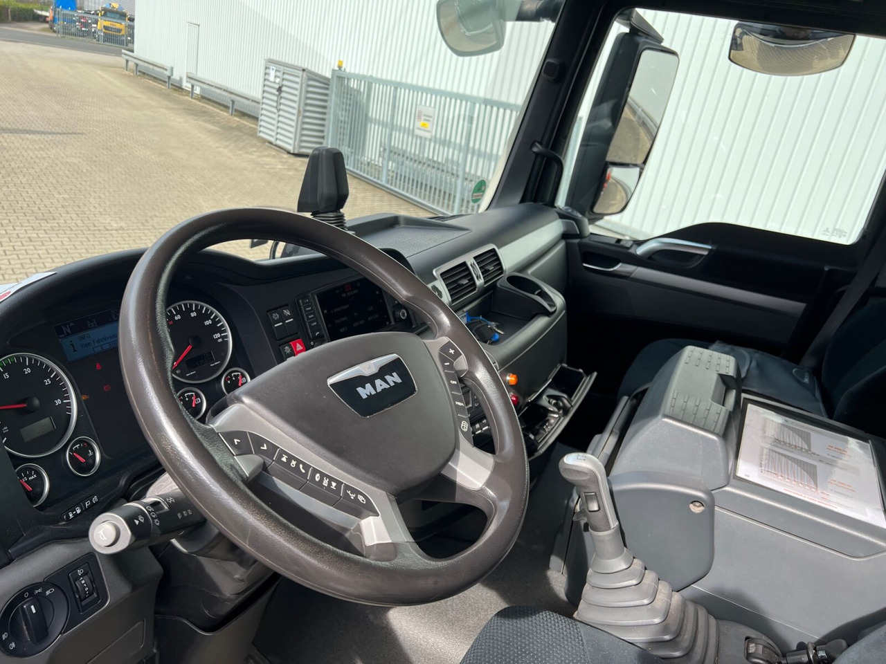 MAN TGS 26.360/400 6x2-4 BL TGS 26.360/400 6x2-4 BL, Lenk-/Lift, Kran Atlas AK 206.3E A5, Funk - Lastbil med kran, Lastbil med lad: billede 3 MAN TGS 26.360/400 6x2-4 BL TGS 26.360/400 6x2-4 BL, Lenk-/Lift, Kran Atlas AK 206.3E A5, Funk - Lastbil med kran, Lastbil med lad: billede 3