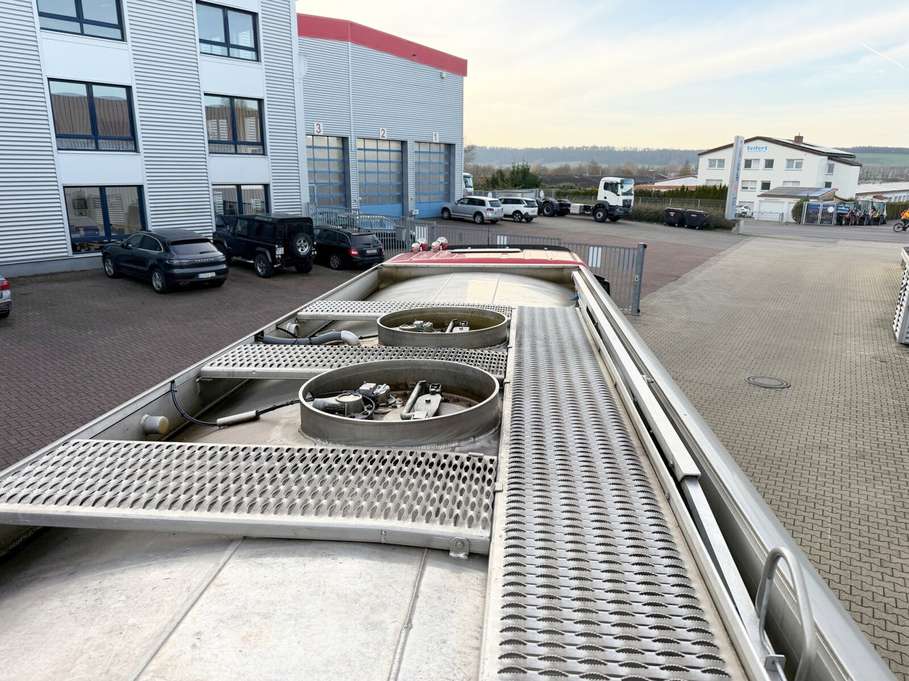 MAN TGS 26.400 6x2-4 LL TGS 26.400 6x2-4 LL, Lenk-/Lift, Navi, ADR, Esterer Tank ca. 19270l, 2 Kammern, Funk - Tankbil: billede 4 MAN TGS 26.400 6x2-4 LL TGS 26.400 6x2-4 LL, Lenk-/Lift, Navi, ADR, Esterer Tank ca. 19270l, 2 Kammern, Funk - Tankbil: billede 4