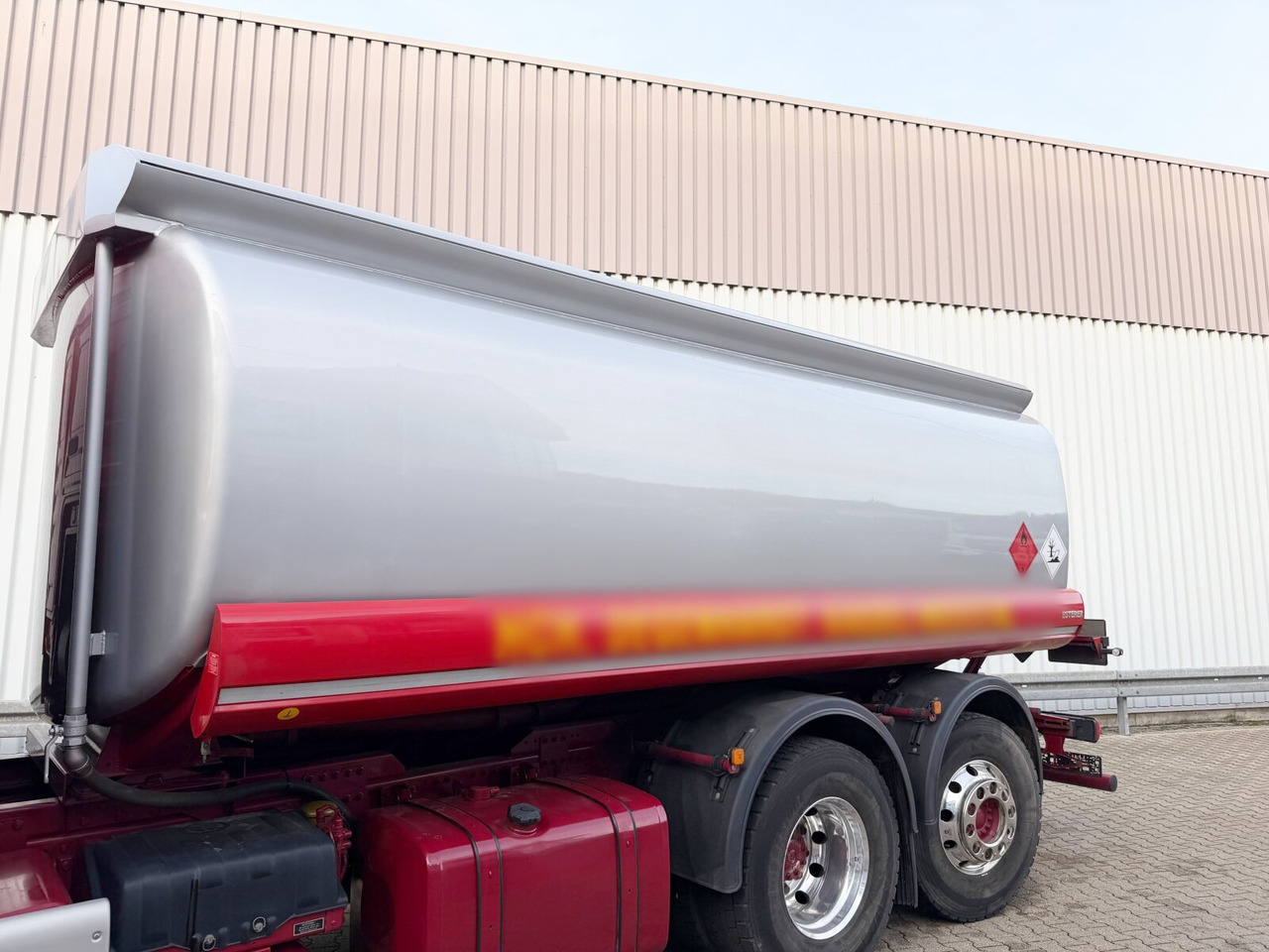 MAN TGS 26.400 6x2-4 LL TGS 26.400 6x2-4 LL, Lenk-/Lift, Navi, ADR, Esterer Tank ca. 19270l, 2 Kammern, Funk - Tankbil: billede 3 MAN TGS 26.400 6x2-4 LL TGS 26.400 6x2-4 LL, Lenk-/Lift, Navi, ADR, Esterer Tank ca. 19270l, 2 Kammern, Funk - Tankbil: billede 3