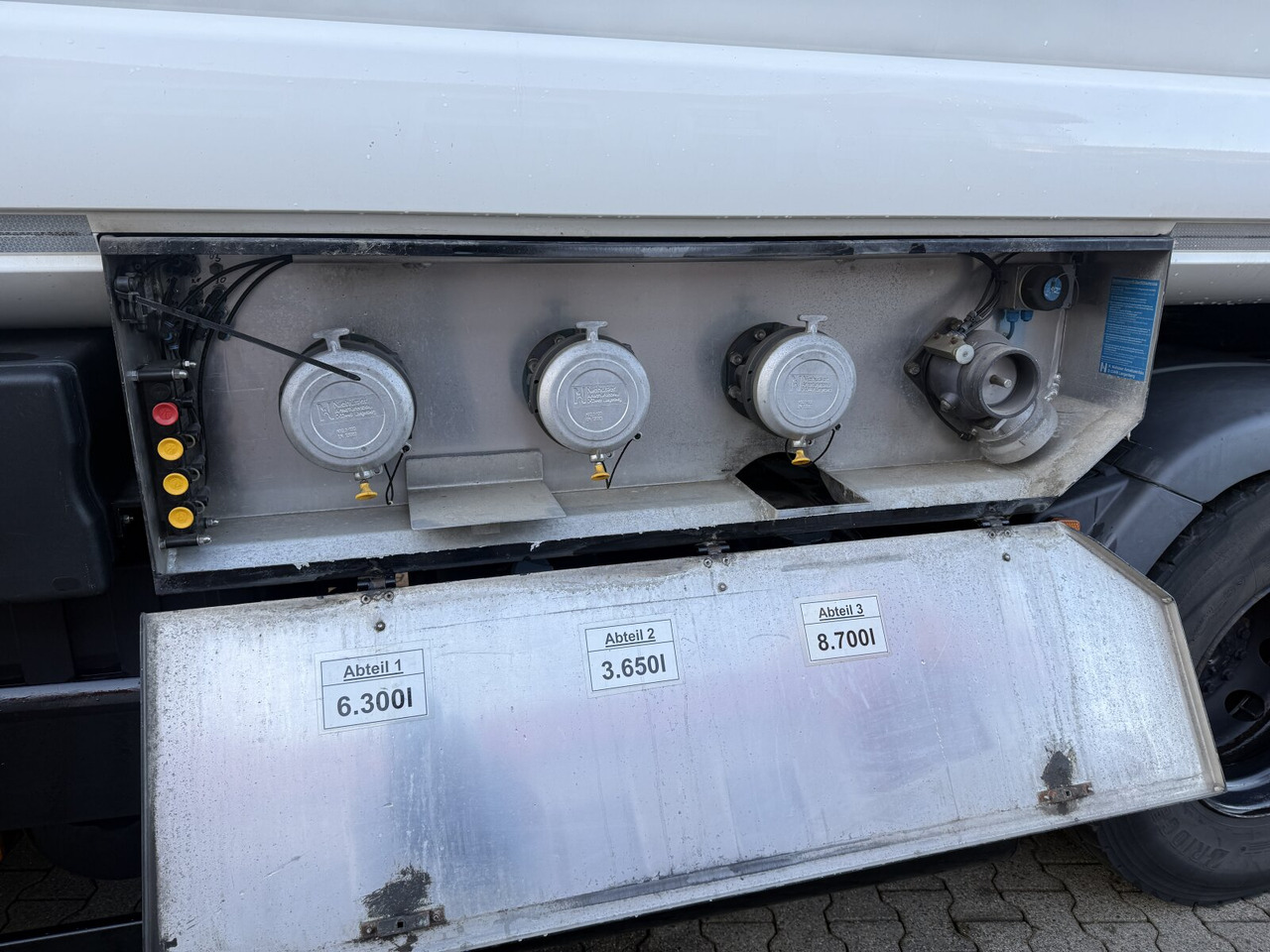 MAN TGS 26.440 6x2-4 BL TGS 26.440 6x2-4 BL, Lenk-/Liftachse, ADR, Esterer Tank ca. 20.340l, 3 Kammern - Tankbil: billede 2 MAN TGS 26.440 6x2-4 BL TGS 26.440 6x2-4 BL, Lenk-/Liftachse, ADR, Esterer Tank ca. 20.340l, 3 Kammern - Tankbil: billede 2