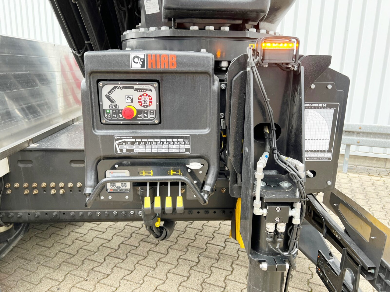 MAN TGX 26.510 6x2-4 LL CH TGX 26.510 6x2-4 LL, Kran Hiab X-HiPro 548 E-8, Lenk-/Liftachse, TwistLock 20Fuß, Funk, Retarder - Lastbil med kran, Lastbil med lad: billede 3 MAN TGX 26.510 6x2-4 LL CH TGX 26.510 6x2-4 LL, Kran Hiab X-HiPro 548 E-8, Lenk-/Liftachse, TwistLock 20Fuß, Funk, Retarder - Lastbil med kran, Lastbil med lad: billede 3