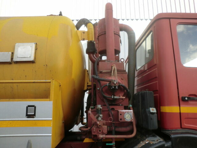 MORO SPA Saugaufbau ca. 14m³ MORO SPA Saugaufbau ca. 14m³, Kippbar - Slamsugemaskine: billede 5 MORO SPA Saugaufbau ca. 14m³ MORO SPA Saugaufbau ca. 14m³, Kippbar - Slamsugemaskine: billede 5