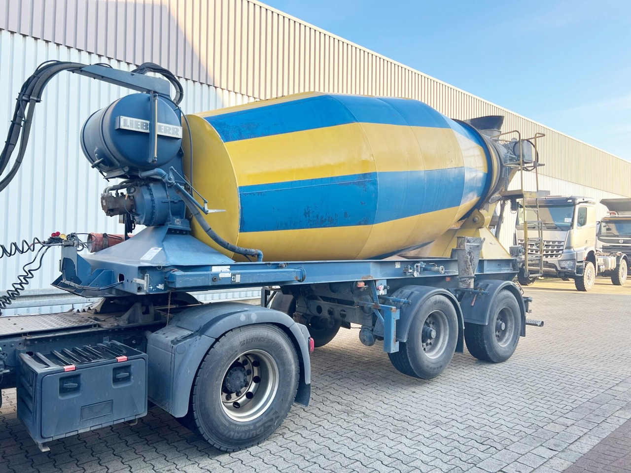 MÜLLER MITTELTAL SF 32 BM/BS mit LIEBHERR Betonmischer ca. 10m³ MÜLLER MITTELTAL SF 32 BM/BS mit LIEBHERR Betonmischer ca. 10m³, Liftachse - Betontrailer: billede 1 MÜLLER MITTELTAL SF 32 BM/BS mit LIEBHERR Betonmischer ca. 10m³ MÜLLER MITTELTAL SF 32 BM/BS mit LIEBHERR Betonmischer ca. 10m³, Liftachse - Betontrailer: billede 1