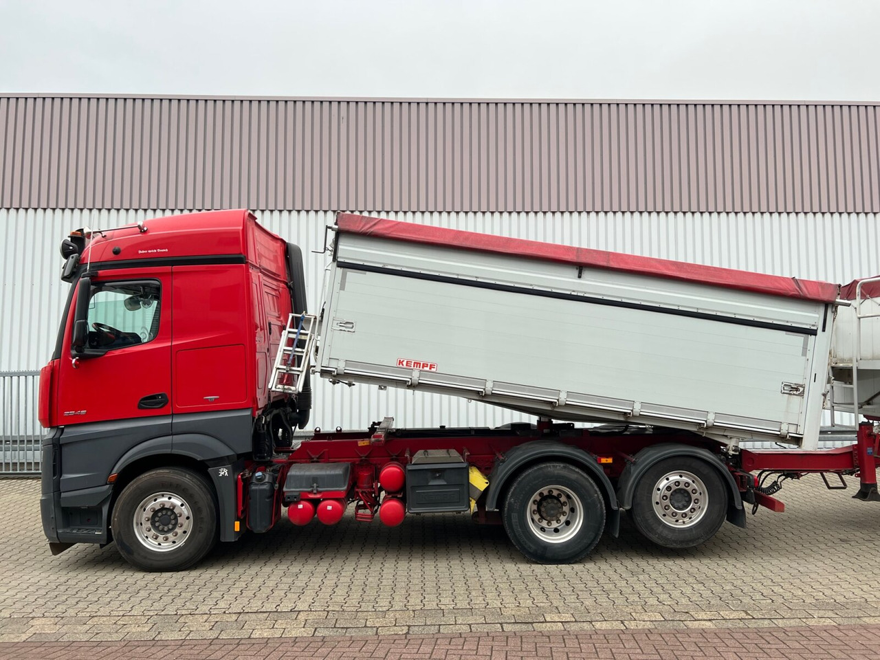 Tipvogn lastbil Mercedes-Benz Actros 2548 L 6x2 Actros 2548 L 6x2, Retarder, Liftachse, StreamSpace, 2-Seiten-Getreidekipper: billede 12 Tipvogn lastbil Mercedes-Benz Actros 2548 L 6x2 Actros 2548 L 6x2, Retarder, Liftachse, StreamSpace, 2-Seiten-Getreidekipper: billede 12