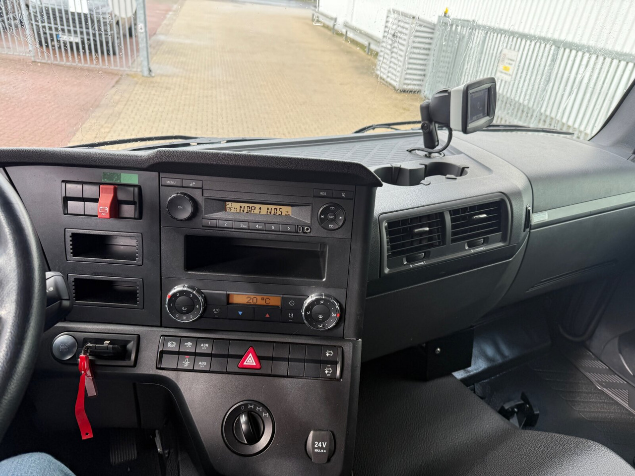 Mercedes-Benz Arocs 1827 A 4x4 Arocs 1827 A 4x4, Ex-! - Lastbil med lad: billede 2 Mercedes-Benz Arocs 1827 A 4x4 Arocs 1827 A 4x4, Ex-! - Lastbil med lad: billede 2