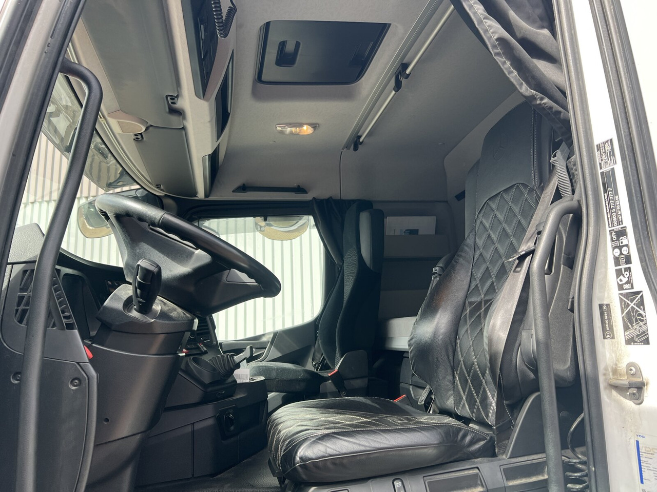 Mercedes-Benz Arocs 3253 K 8x4/4 Arocs 3253 K 8x4/4, Retarder, Stahlmulde ca. 15m³, hydr. Heckklappenöffnung - Dumper: billede 4 Mercedes-Benz Arocs 3253 K 8x4/4 Arocs 3253 K 8x4/4, Retarder, Stahlmulde ca. 15m³, hydr. Heckklappenöffnung - Dumper: billede 4