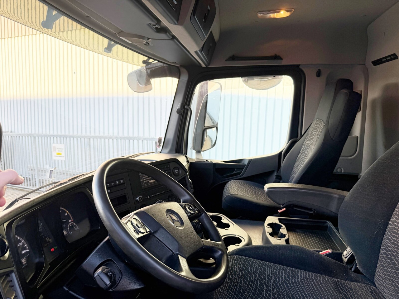 Mercedes-Benz Arocs 3351 AK 6x6 Arocs 3351 AK 6x6, Retarder, Grounder, Motorabtrieb, pneum. Heckklappenöffnung - Tipvogn lastbil: billede 4 Mercedes-Benz Arocs 3351 AK 6x6 Arocs 3351 AK 6x6, Retarder, Grounder, Motorabtrieb, pneum. Heckklappenöffnung - Tipvogn lastbil: billede 4