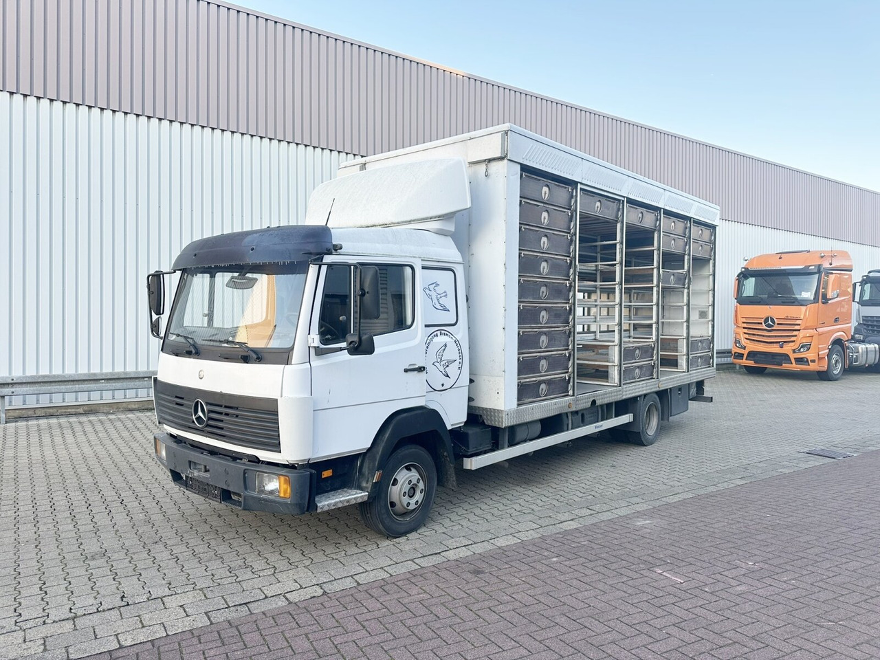 Mercedes-Benz LK 817 4x2 LK 817 4x2, Taubentransporter - Lastbil varevogn: billede 1 Mercedes-Benz LK 817 4x2 LK 817 4x2, Taubentransporter - Lastbil varevogn: billede 1