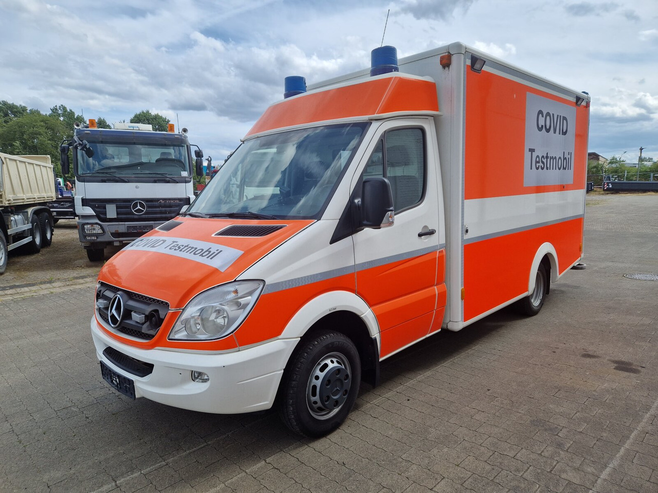 Mercedes-Benz Sprinter 516 CDI 4x2 Sprinter 516 CDI 4x2, Rettungswagen - Ambulance: billede 1 Mercedes-Benz Sprinter 516 CDI 4x2 Sprinter 516 CDI 4x2, Rettungswagen - Ambulance: billede 1