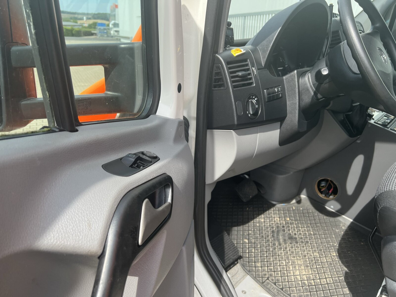 Mercedes-Benz Sprinter 516 CDI 4x2 Sprinter 516 CDI 4x2, Rettungswagen, Bi-Xenon - Ambulance: billede 4 Mercedes-Benz Sprinter 516 CDI 4x2 Sprinter 516 CDI 4x2, Rettungswagen, Bi-Xenon - Ambulance: billede 4