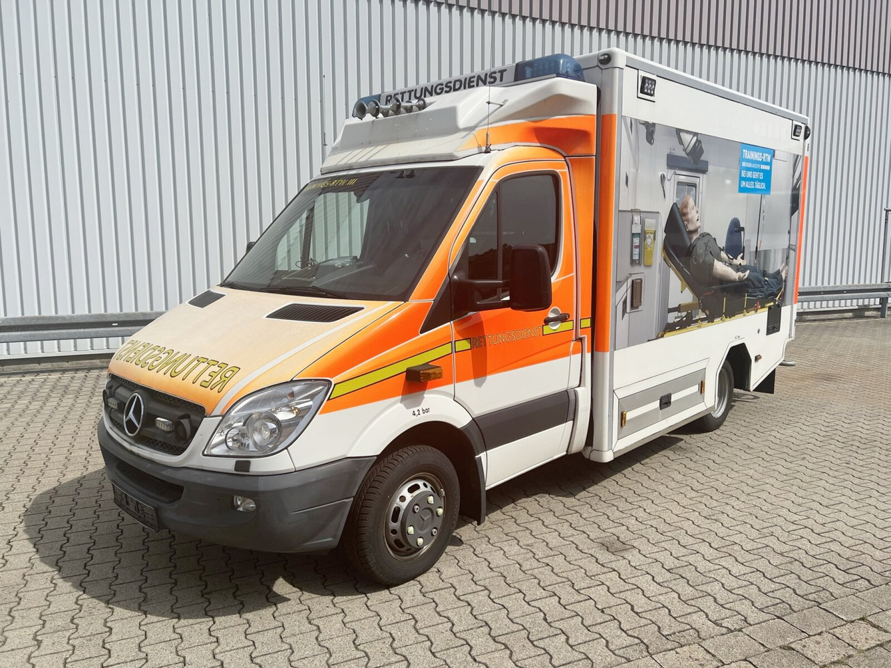 Mercedes-Benz Sprinter 516 CDI 4x2 Sprinter 516 CDI 4x2, Rettungswagen, Bi-Xenon - Ambulance: billede 1 Mercedes-Benz Sprinter 516 CDI 4x2 Sprinter 516 CDI 4x2, Rettungswagen, Bi-Xenon - Ambulance: billede 1