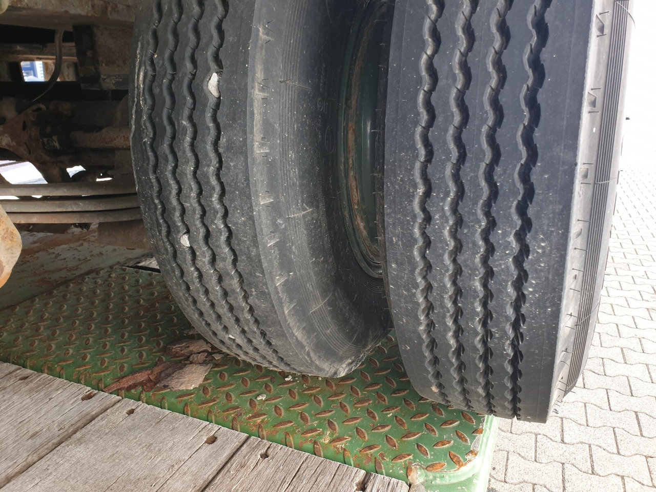 P 528/803-01 BLUMHARDT P 528/803-01, 3-Achs Satteltieflader, Ex- - Nedbygget platform sættevogn: billede 5 P 528/803-01 BLUMHARDT P 528/803-01, 3-Achs Satteltieflader, Ex- - Nedbygget platform sættevogn: billede 5