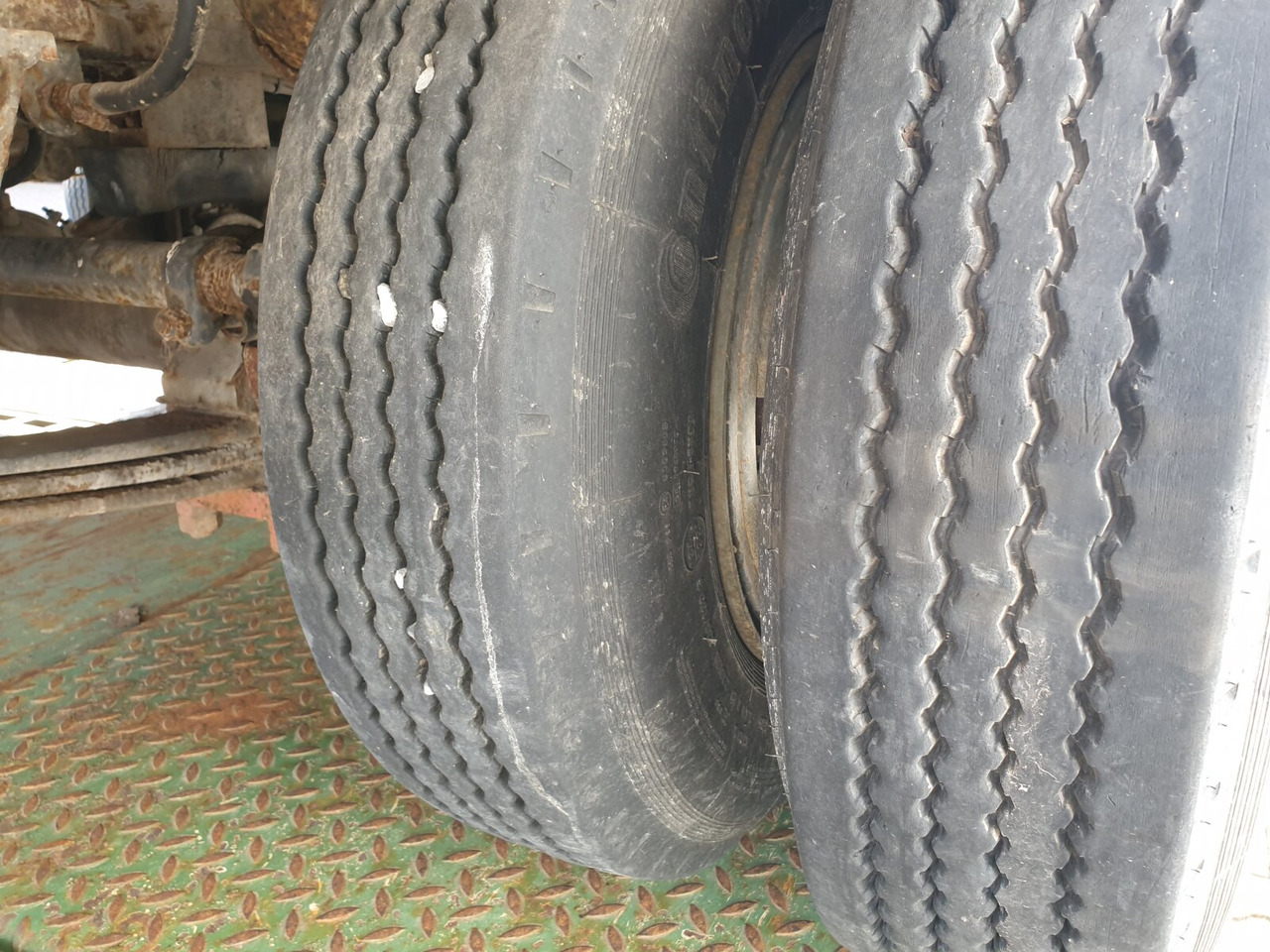 P 528/803-01 BLUMHARDT P 528/803-01, 3-Achs Satteltieflader, Ex- - Nedbygget platform sættevogn: billede 3 P 528/803-01 BLUMHARDT P 528/803-01, 3-Achs Satteltieflader, Ex- - Nedbygget platform sættevogn: billede 3