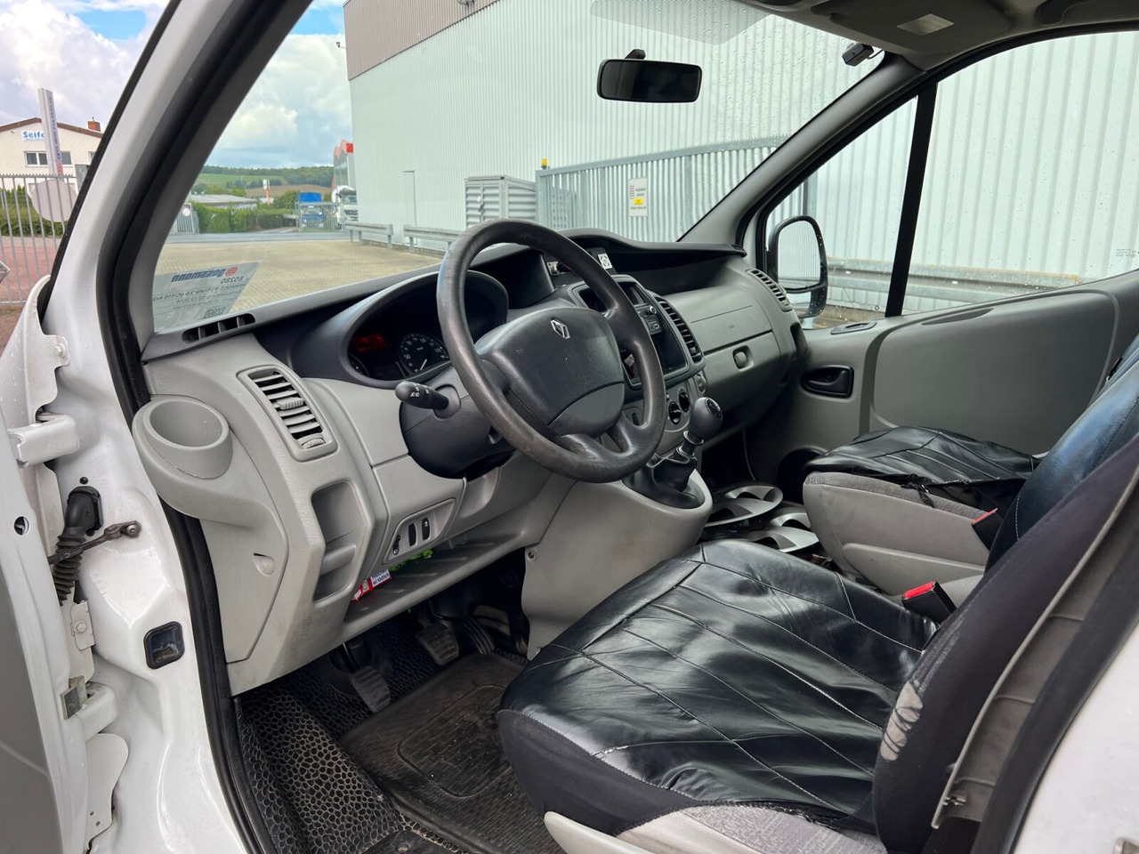 Renault Trafik 2.0 dCi115 4x2 Trafik 2.0 dCi115 4x2, Krankentransporter - Ambulance: billede 5 Renault Trafik 2.0 dCi115 4x2 Trafik 2.0 dCi115 4x2, Krankentransporter - Ambulance: billede 5