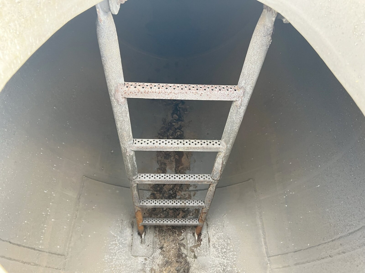 STF 35/89 TA AL Wellmeyer, STF 35/89 TA AL, ca. 25 cbm, ALU, 2xLiftachse - Tanksættevogn: billede 4 STF 35/89 TA AL Wellmeyer, STF 35/89 TA AL, ca. 25 cbm, ALU, 2xLiftachse - Tanksættevogn: billede 4