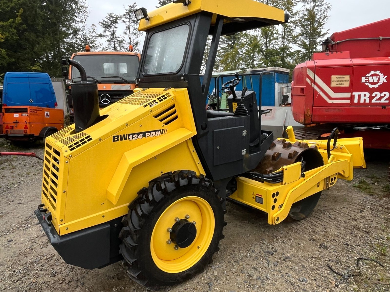 BOMAG Walzenzug BW 124 PDH-4 Planierschild 100 Bstd. - Kompaktor: billede 3 BOMAG Walzenzug BW 124 PDH-4 Planierschild 100 Bstd. - Kompaktor: billede 3