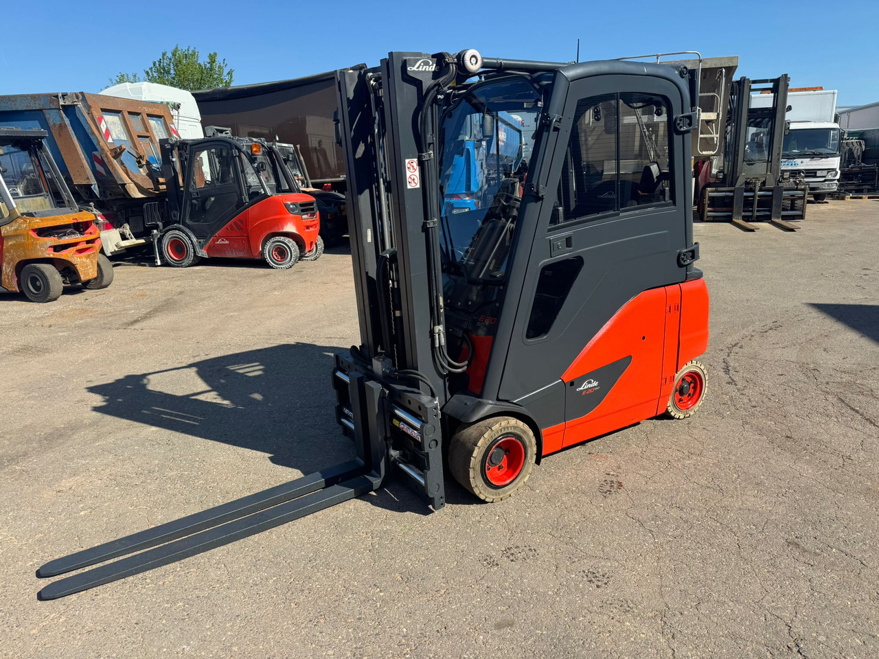 LINDE E20PHL-02 Elektro Triplex Kabine Heizung integriertes Ladegerät - El gaffeltruck: billede 1 LINDE E20PHL-02 Elektro Triplex Kabine Heizung integriertes Ladegerät - El gaffeltruck: billede 1