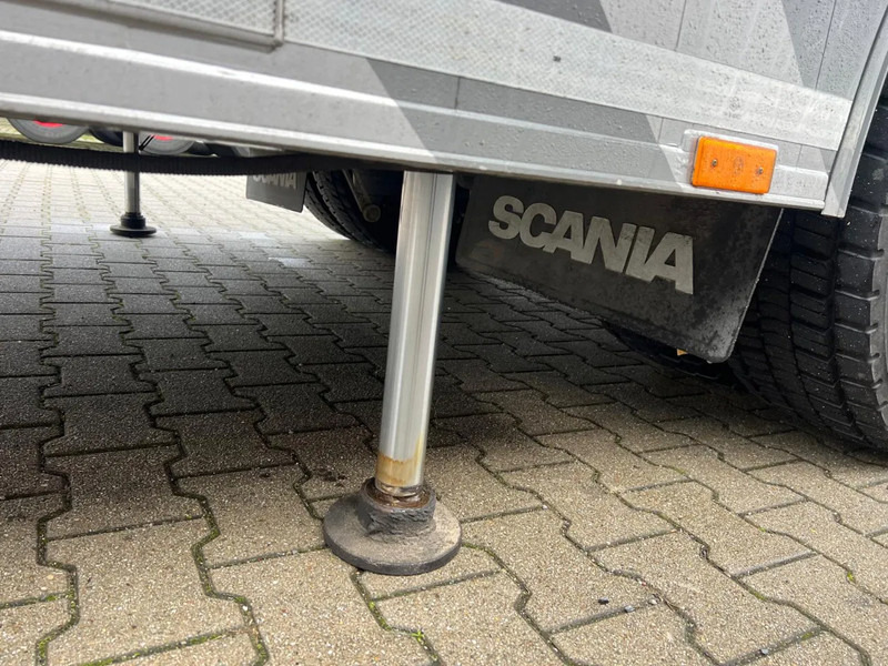 Lastbil Scania P230 TOP: multifunct. ruimte met airco (camper?), 22kVA generator, hydr. steunpoten, beloopbaar dak, keuken, APK 10-2026: billede 16 Lastbil Scania P230 TOP: multifunct. ruimte met airco (camper?), 22kVA generator, hydr. steunpoten, beloopbaar dak, keuken, APK 10-2026: billede 16