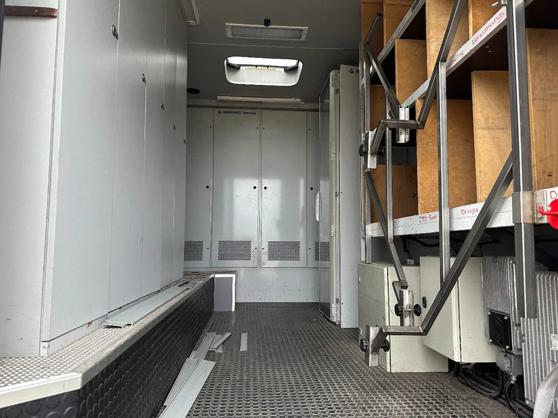 Lastbil Scania P230 TOP: multifunct. ruimte met airco (camper?), 22kVA generator, hydr. steunpoten, beloopbaar dak, keuken, APK 10-2026: billede 6 Lastbil Scania P230 TOP: multifunct. ruimte met airco (camper?), 22kVA generator, hydr. steunpoten, beloopbaar dak, keuken, APK 10-2026: billede 6