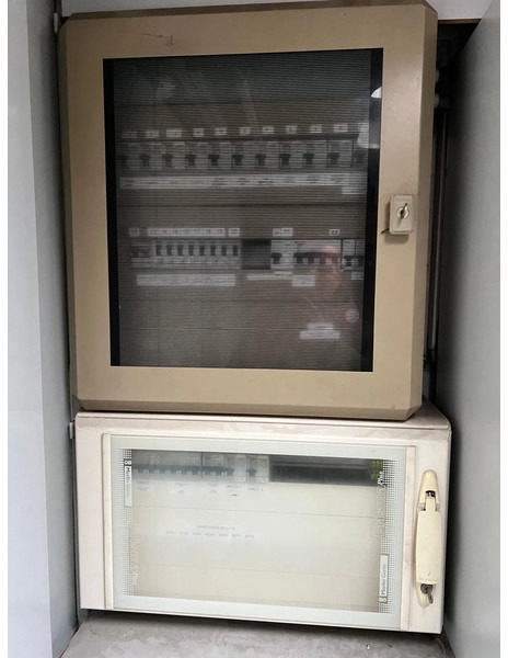 Lastbil Scania P230 TOP: multifunct. ruimte met airco (camper?), 22kVA generator, hydr. steunpoten, beloopbaar dak, keuken, APK 10-2026: billede 14 Lastbil Scania P230 TOP: multifunct. ruimte met airco (camper?), 22kVA generator, hydr. steunpoten, beloopbaar dak, keuken, APK 10-2026: billede 14