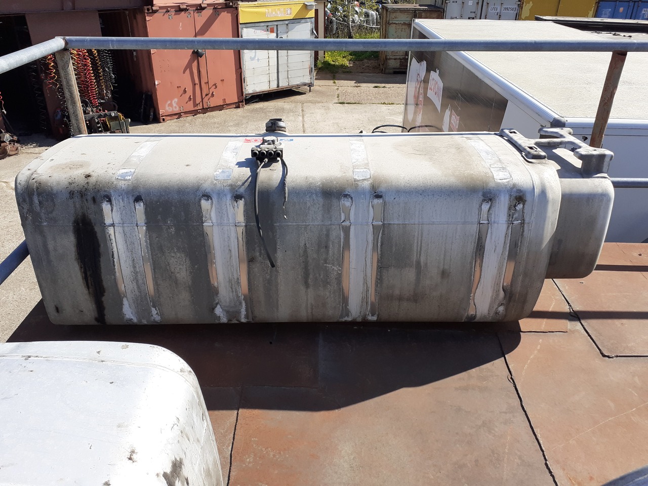 SCANIA R440 - Brændstoftank for Lastbil chassis: billede 3 SCANIA R440 - Brændstoftank for Lastbil chassis: billede 3