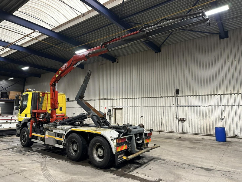 Iveco TRAKKER 350 6x4 HOOKLIFT + CRANE FASSI F120.22 (5/6 F) - *342.000km* - STEEL SPRING / BIG AXLES - AS TRONIC AUTOMATIC GEARBOX - Lastbil kroghejs, Lastbil med kran: billede 4 Iveco TRAKKER 350 6x4 HOOKLIFT + CRANE FASSI F120.22 (5/6 F) - *342.000km* - STEEL SPRING / BIG AXLES - AS TRONIC AUTOMATIC GEARBOX - Lastbil kroghejs, Lastbil med kran: billede 4