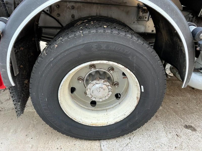 Renault MIDLUM 150 FUEL TANKER / CITERNE MAZOUT - 6500L - 3 COMPARTIMENTS - *ENGINE PROBLEM* - Tankbil: billede 5 Renault MIDLUM 150 FUEL TANKER / CITERNE MAZOUT - 6500L - 3 COMPARTIMENTS - *ENGINE PROBLEM* - Tankbil: billede 5